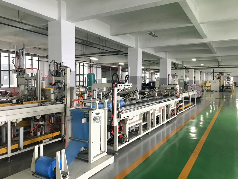 Поставка пластиковой упаковки в мешки с прямой трубкой