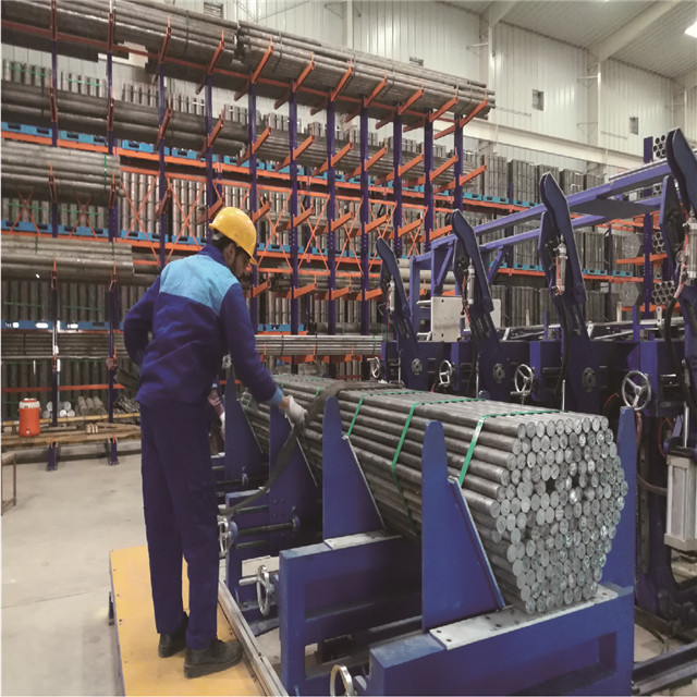 Линия для упаковки в штабелирование стальных труб с механической обработкой